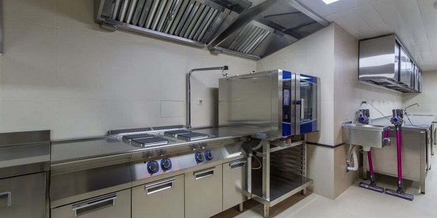 A Guide to Choosing the Best Kitchen Degreaser For a Commercial Kitchen