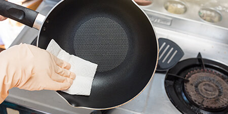 Cleaning Non-Stick Pots & Pans